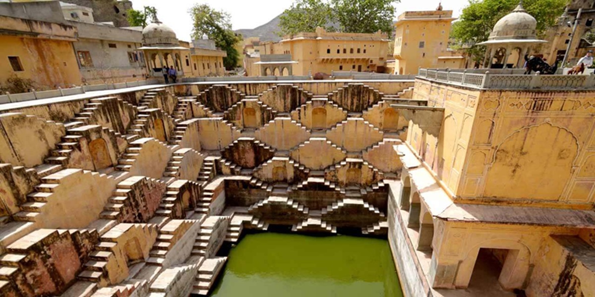 Jaipur’s Pink City Secrets – Streets, Bazaars, Stepwells & Food Trails Near Amber Palace