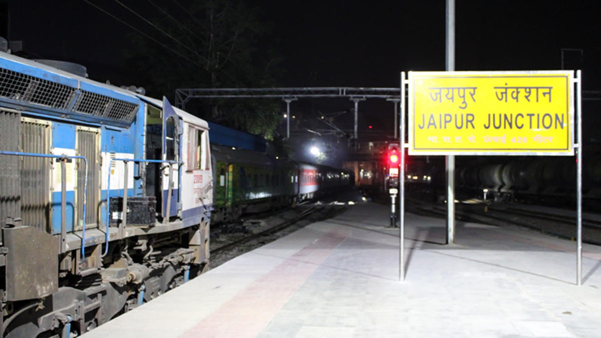 Best Trains from Delhi to Jaipur for a One Day Trip