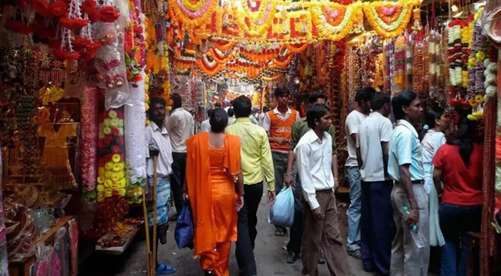 Best Markets in Agra: Where to Buy Marble Souvenirs, Handicrafts, and Local Bazaars