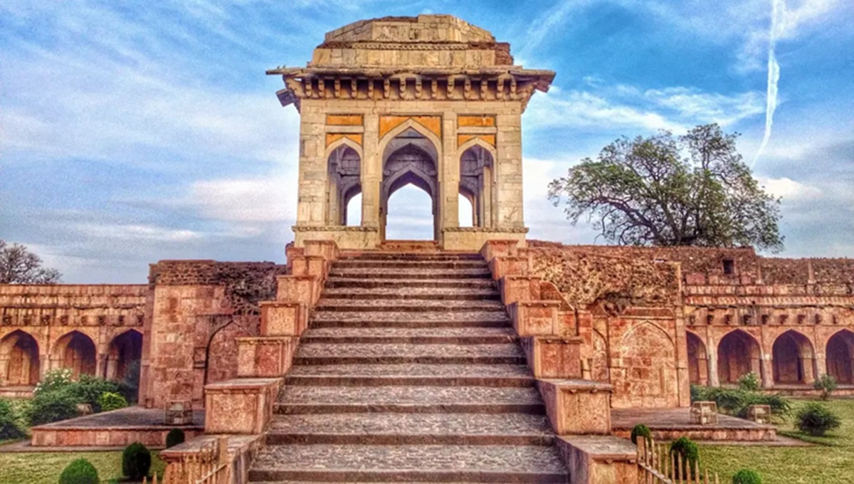 Ashrafi Mahal and Champa Baoli: Layers of Learning and Life