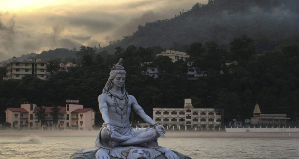 Rishikesh in October 2025: Must Places to Visit, Weather, Yoga Retreats, and Autumn Aarti Vibes