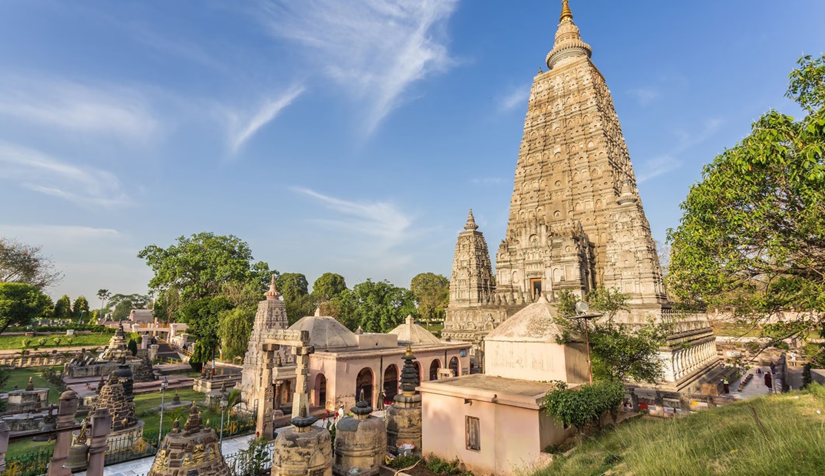 Sample 2-Week Itinerary for December 2025 (Balanced Route)