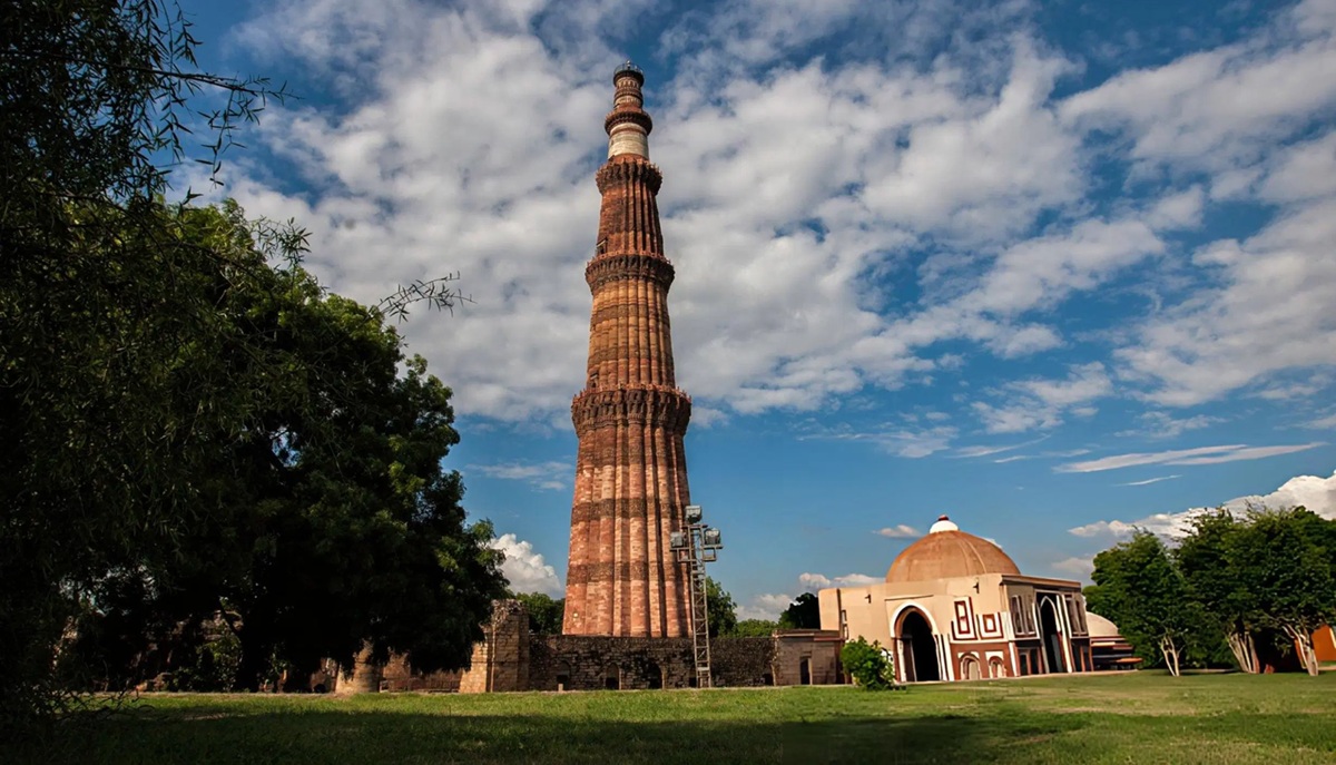 Exploring the Qutub Complex