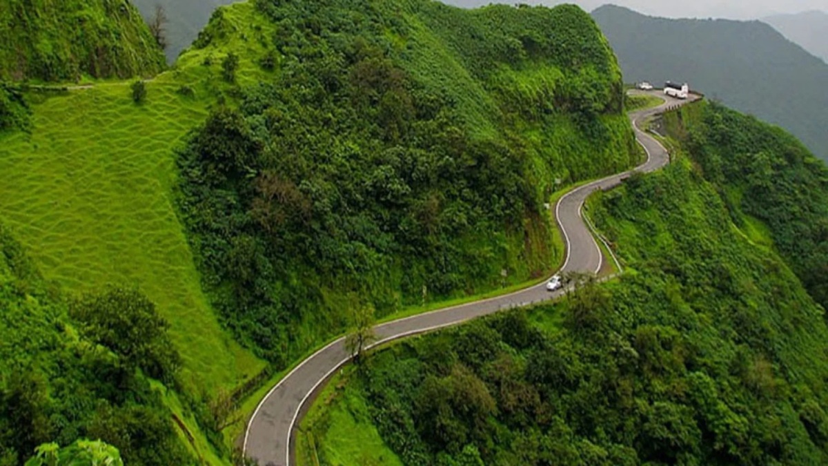 Top Scenic Road Trips in India for December 2025