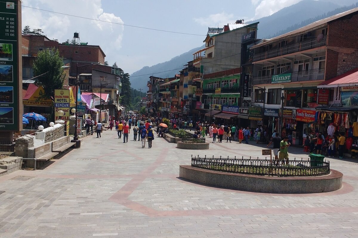 Mall Road in Manali